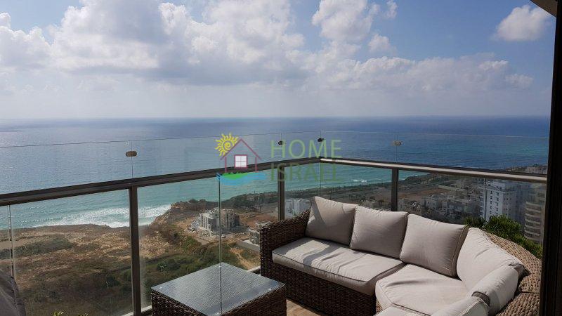 5 комнат в Нетании